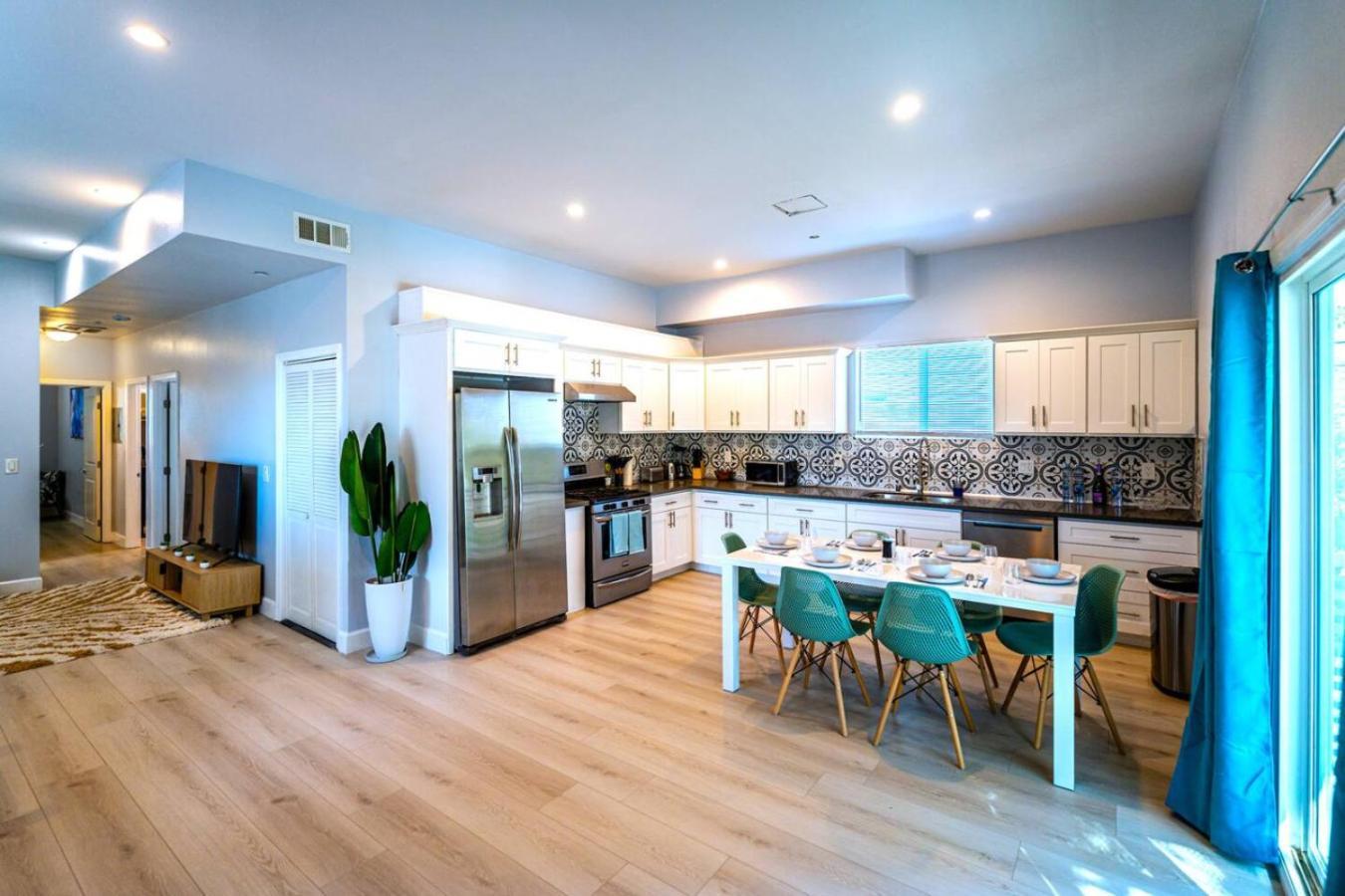 Stunning Midcity New Modern And Luxe Living *