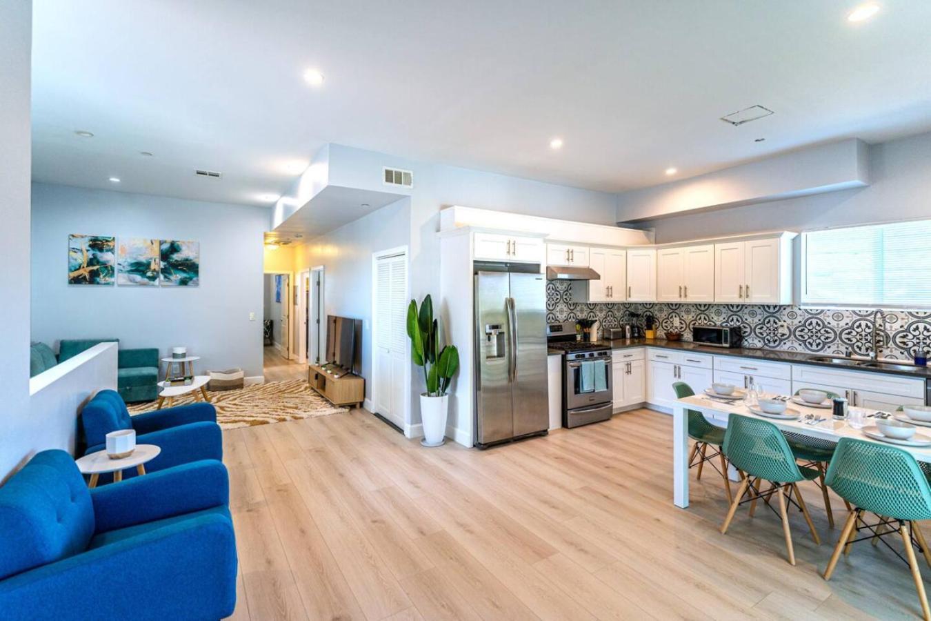 Stunning Midcity New Modern And Luxe Living Holiday home