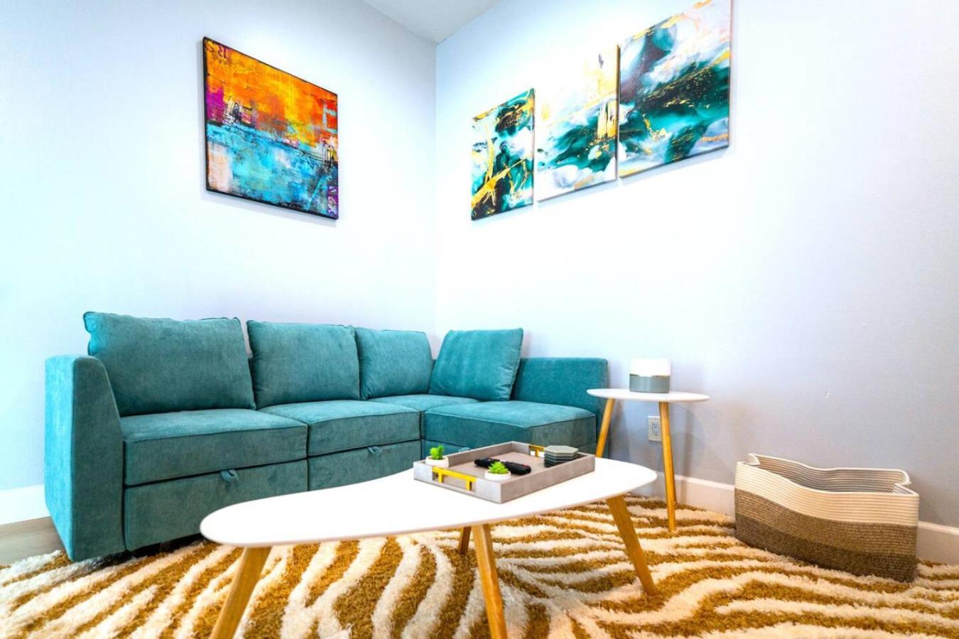 Stunning Midcity New Modern And Luxe Living Holiday home